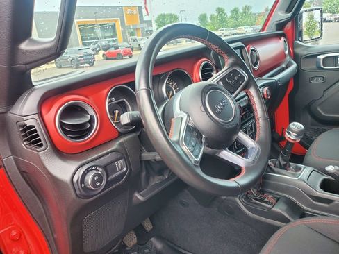 Used 2023 Jeep Gladiator Rubicon w/ Cold Weather Group AWD/4WD image 19