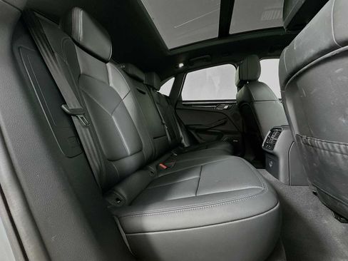 Certified 2025 Porsche Macan image 29