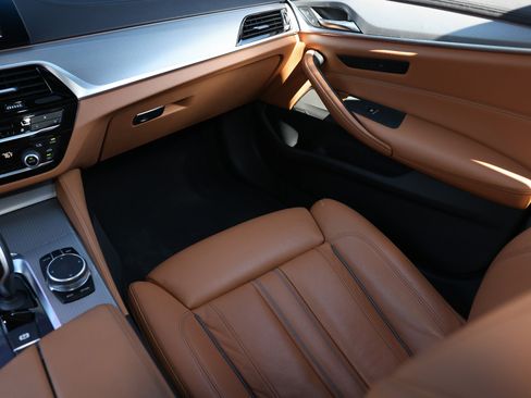 Used 2019 BMW M550i xDrive image 26