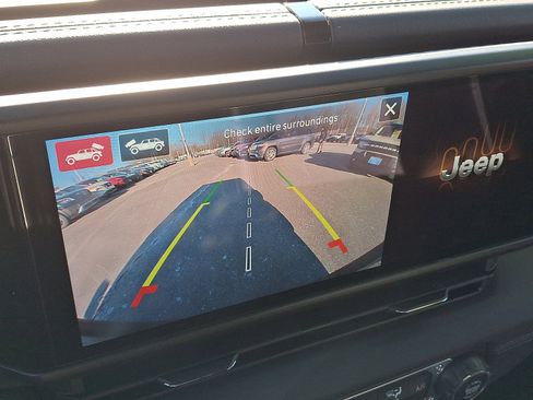 Used 2024 Jeep Wrangler Unlimited Sahara w/ Technology Group image 17