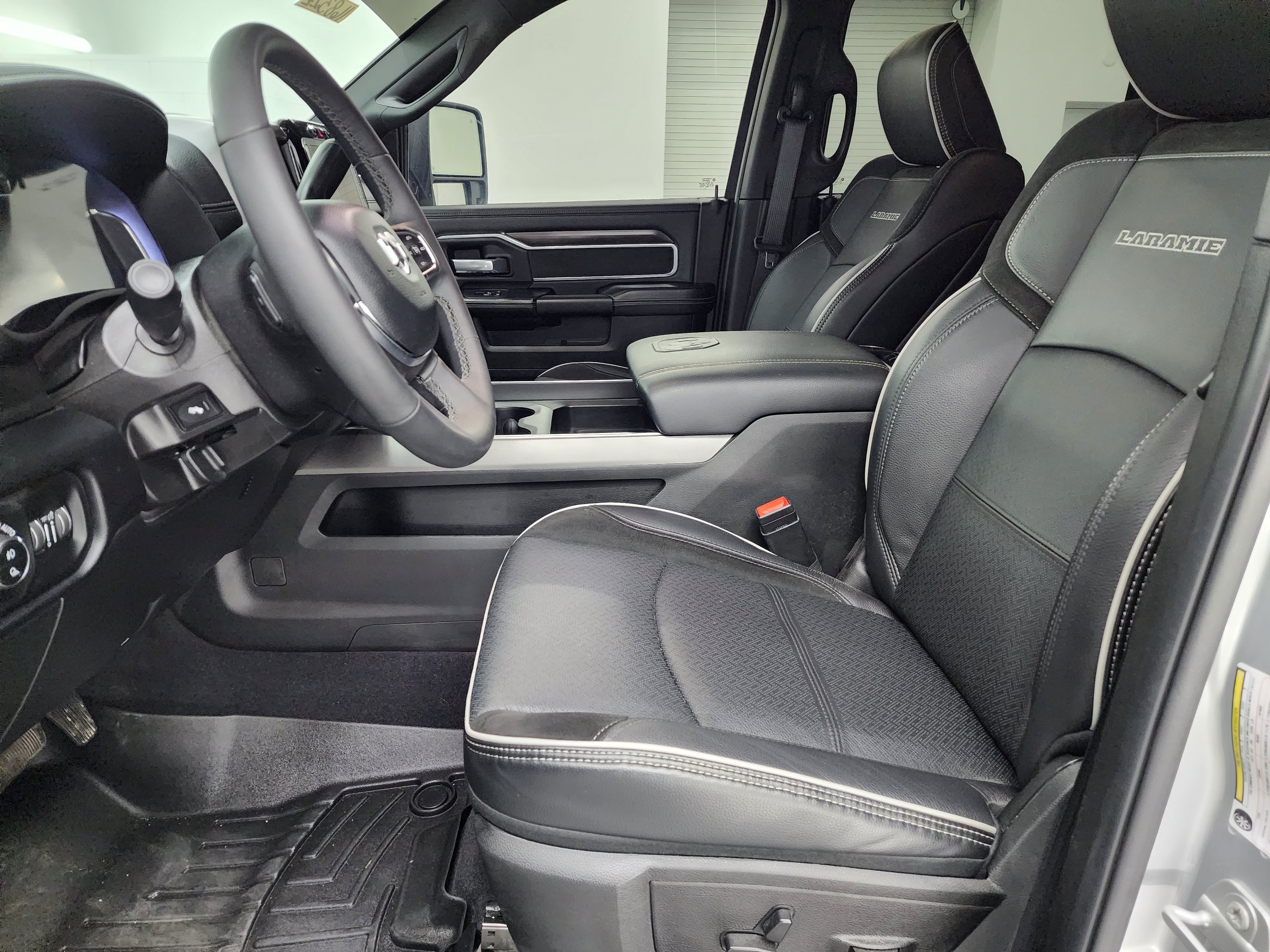 Used 2026 RAM 3500 Laramie AWD/4WD image 8