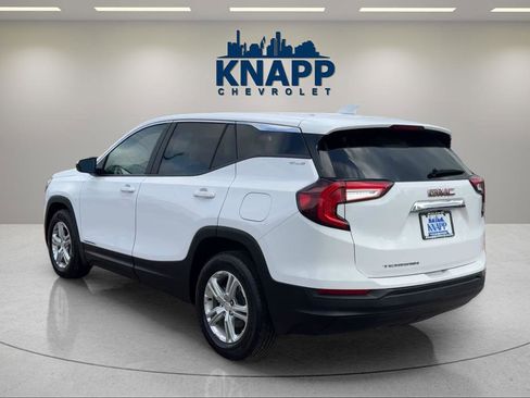 Used 2024 GMC Terrain SLE image 3