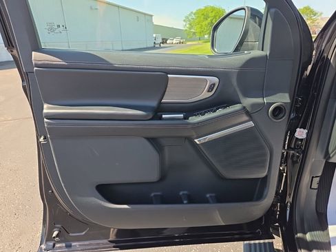 Used 2025 Ford Expedition Max Platinum AWD/4WD image 27