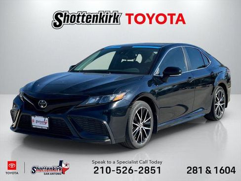 Certified 2021 Toyota Camry SE image 1