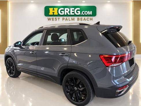 Used 2022 Volkswagen Taos SEL FWD image 2