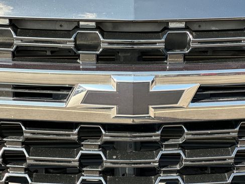 Used 2022 Chevrolet Suburban Z71 image 41