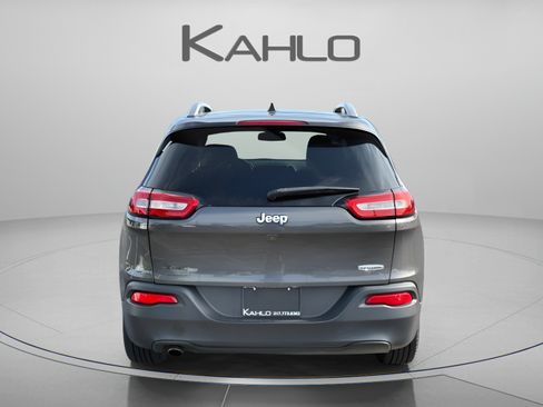 Used 2016 Jeep Cherokee Latitude w/ Cold Weather Group FWD image 3