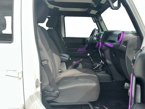 Used 2017 Jeep Wrangler Unlimited Sport w/ Connectivity Group image 22