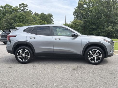 Used 2024 Chevrolet Trax RS w/ Driver Confidence Package FWD image 13