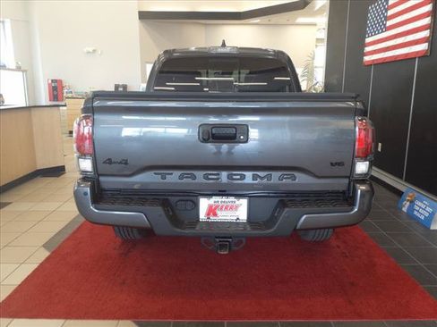 Certified 2022 Toyota Tacoma Limited w/ Nightshade Package AWD/4WD image 10