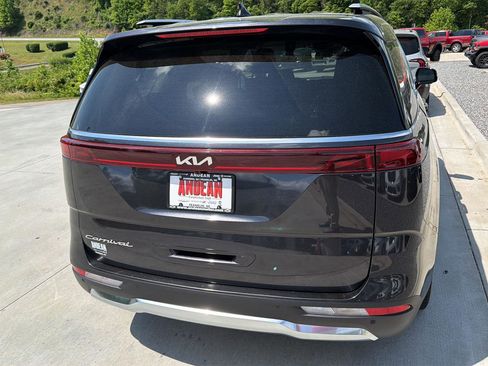 Used 2022 Kia Carnival SX FWD image 4