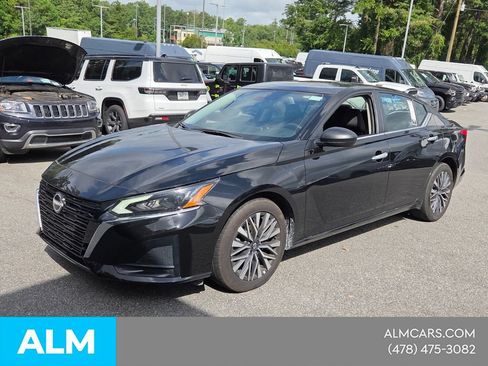 Used 2025 Nissan Altima 2.5 SV FWD image 3