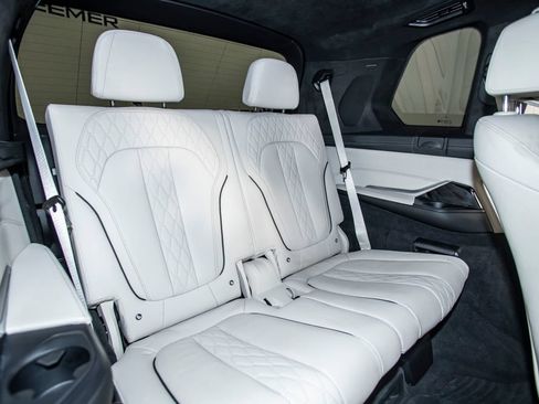 Used 2021 BMW ALPINA XB7 AWD/4WD image 16