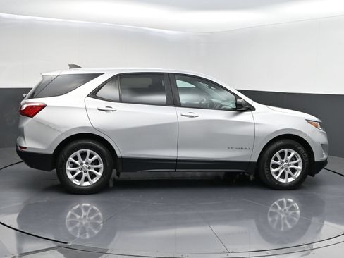 Used 2021 Chevrolet Equinox LS w/ LS Convenience Package FWD image 9