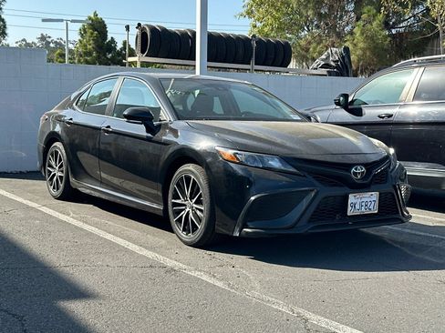 Used 2023 Toyota Camry SE w/ Convenience Package FWD image 2