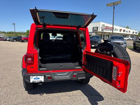 Used 2025 Jeep Wrangler Sahara 4xe w/ Safety Group AWD/4WD image 8