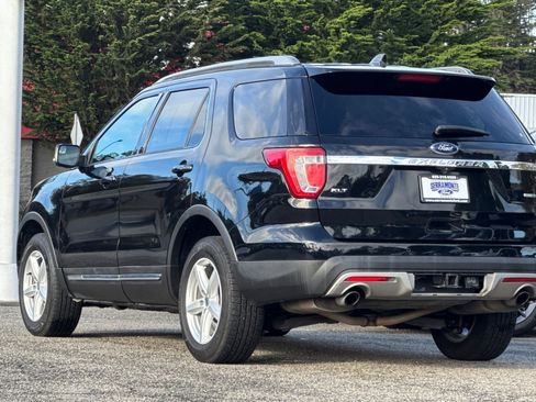 Used 2016 Ford Explorer XLT w/ Equipment Group 202A image 6