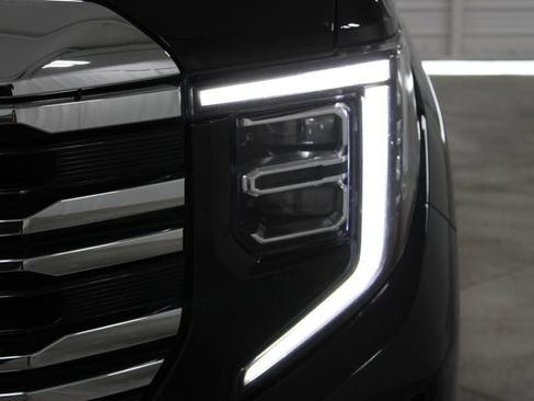 Used 2022 GMC Sierra 1500 SLT w/ SLT Convenience Package AWD/4WD image 17