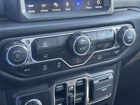 Used 2023 Jeep Gladiator Overland AWD/4WD image 31