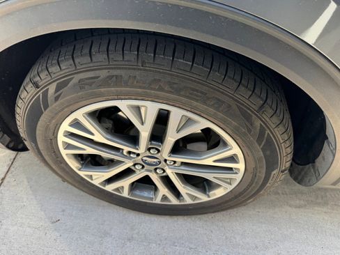 Used 2022 Ford Escape SEL w/ Technology Package image 8