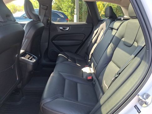 Certified 2022 Volvo XC60 B5 Inscription w/ Climate Package image 10
