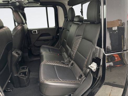 Used 2022 Jeep Gladiator Overland image 18