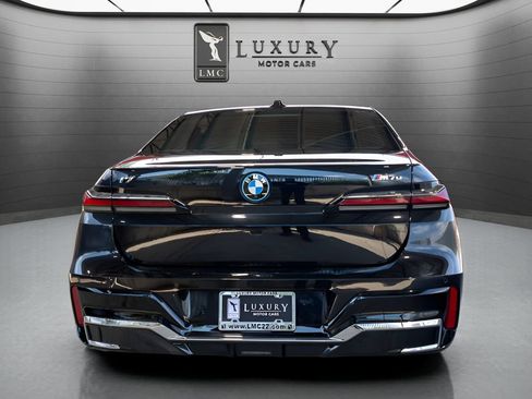 Used 2024 BMW i7 M70 AWD/4WD image 7