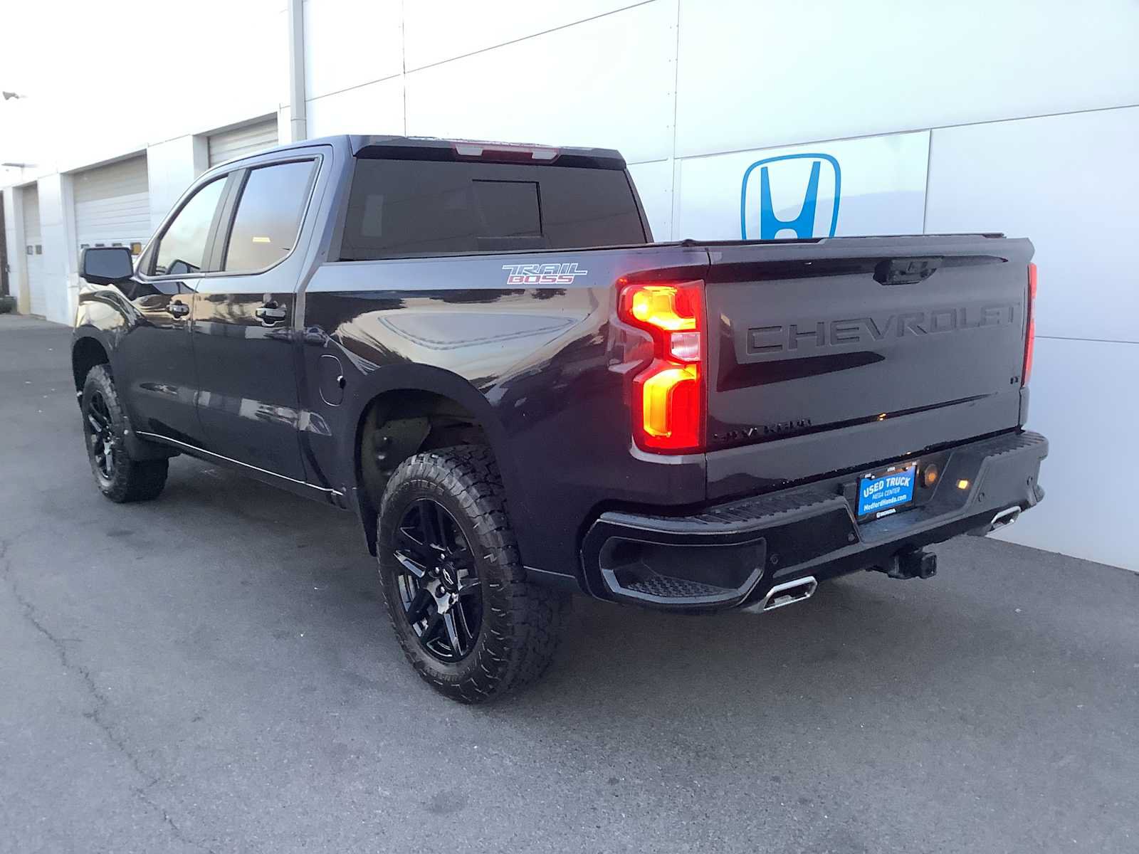 Used 2022 Chevrolet Silverado 1500 LT Trail Boss w/ LT Trail Boss Premium Package AWD/4WD image 4
