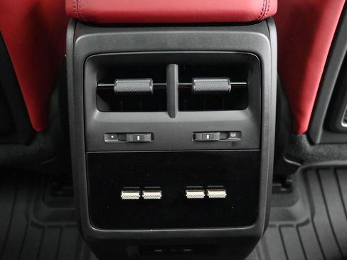 Certified 2025 Porsche Macan Turbo Electric image 8