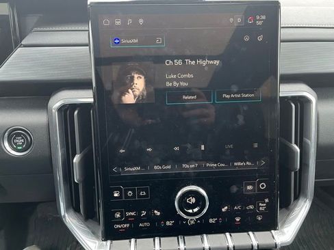 Used 2025 GMC Acadia Elevation w/ Elevation Premium Package image 10