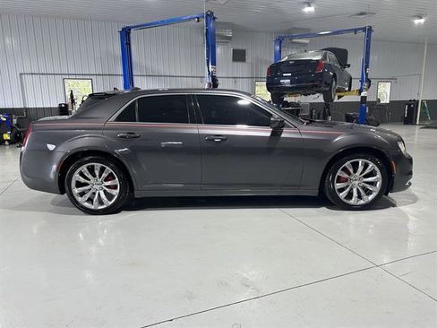 Used 2019 Chrysler 300 Touring L w/ Quick Order Package 22F image 8