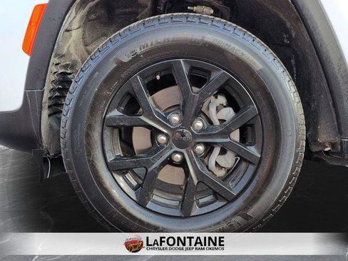 Certified 2025 Jeep Grand Cherokee Altitude image 31