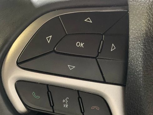 Used 2018 Jeep Grand Cherokee Laredo AWD/4WD image 27