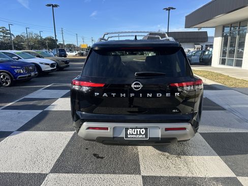 Used 2025 Nissan Pathfinder SL image 4