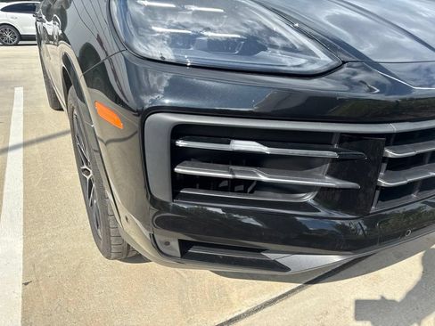 Used 2025 Porsche Cayenne S AWD/4WD image 24