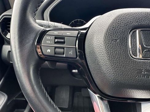Used 2025 Honda Pilot Touring image 14