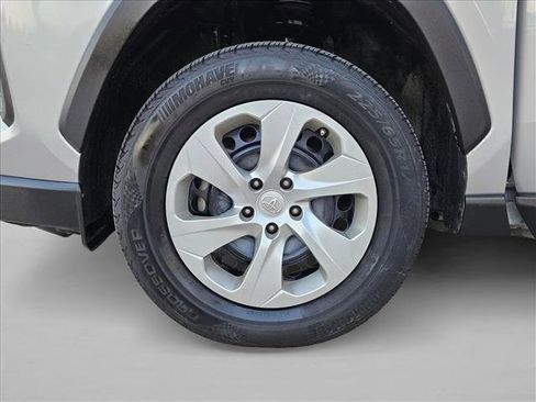 Used 2020 Toyota RAV4 LE image 22