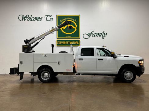 Used 2024 RAM 3500 Tradesman AWD/4WD image 3