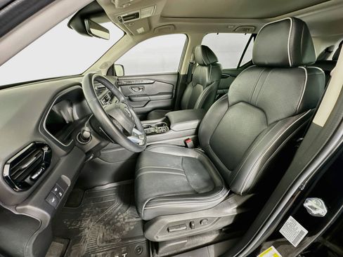 Used 2023 Honda Pilot Elite image 13
