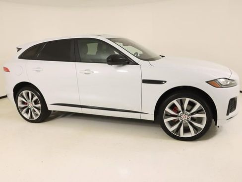 Used 2019 Jaguar F-PACE S image 6