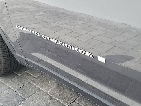 Used 2025 Jeep Grand Cherokee Laredo X RWD image 8