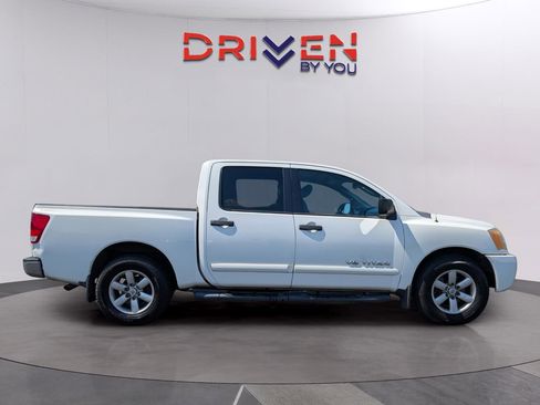 Used 2011 Nissan Titan SV w/ SV Value Truck Pkg image 6