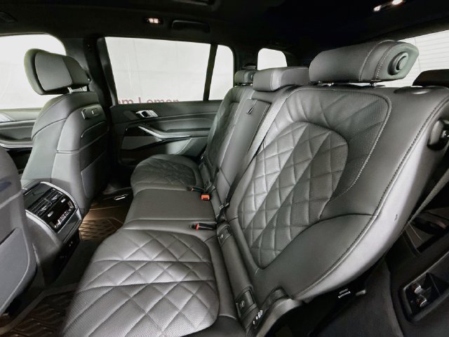 Used 2027 BMW X7 xDrive40i w/ M Sport Package AWD/4WD image 26