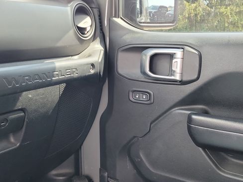 Used 2019 Jeep Wrangler Sport S image 29