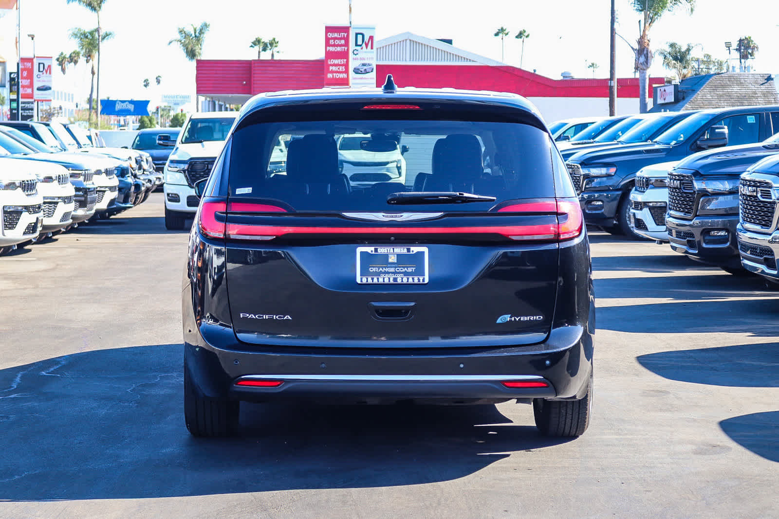 Used 2023 Chrysler Pacifica Limited FWD image 5