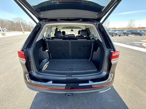 Used 2024 Volkswagen Atlas SE w/ Black Wheel Package image 25