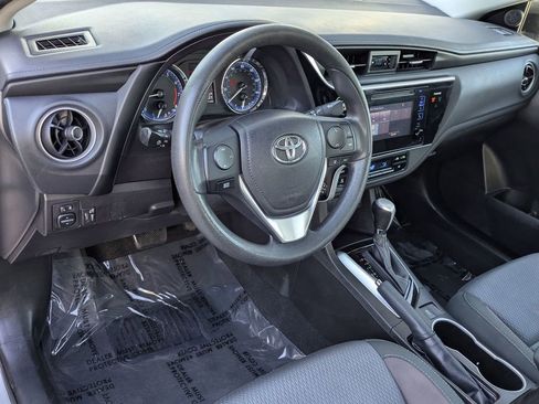 Used 2017 Toyota Corolla LE image 4