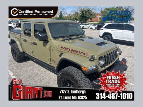 Certified 2025 Jeep Gladiator Mojave AWD/4WD image 1