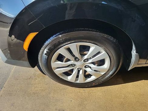 Used 2022 Kia Soul LX FWD image 3