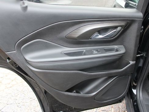 Used 2024 GMC Terrain SLT image 19